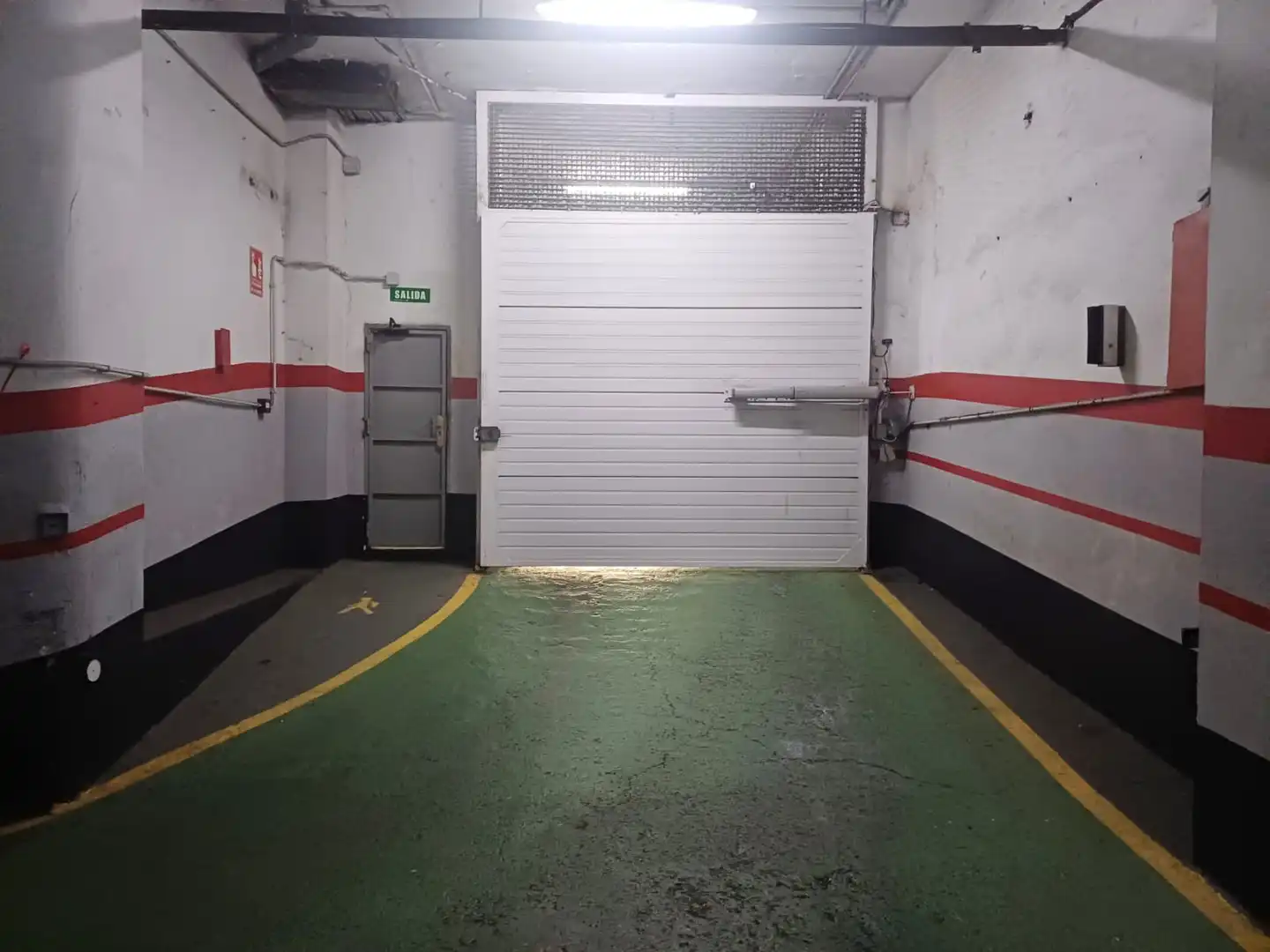 Parkplatz von Garage zur Miete in Centro