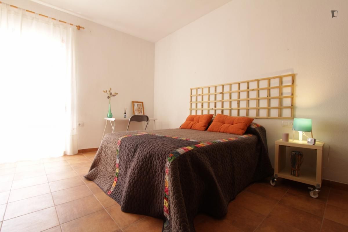 Bedroom of Houses for share in  Valencia Capital  with Air Conditioner, Furnished and Oven