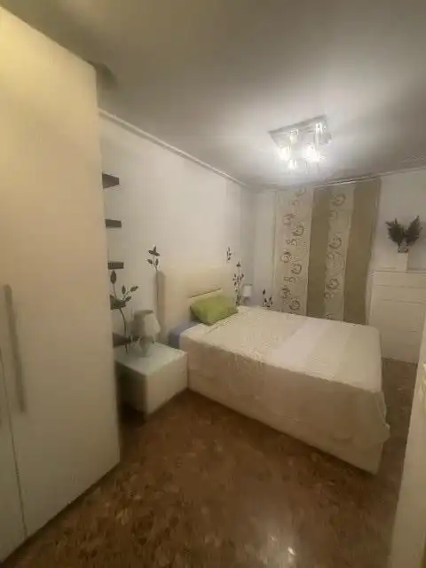 Habitación de Piso de alquiler en Elche / Elx con Aire acondicionado, Amueblado y Balcón
