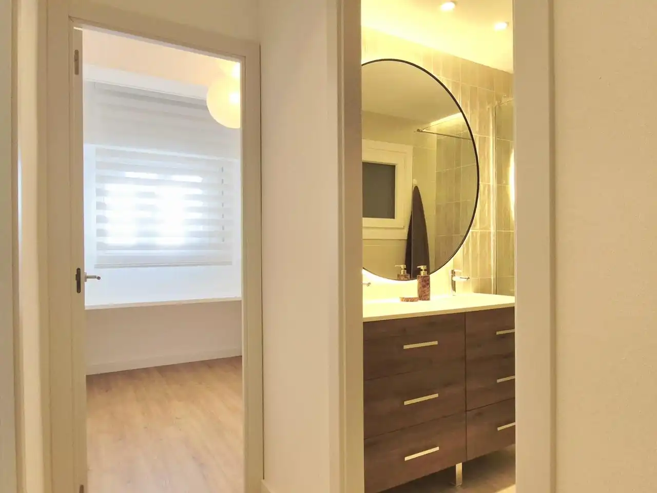 Bathroom of Flat for sale in Terrassa  with Air Conditioner, Heating and Parquet flooring