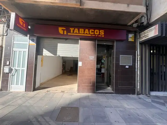 Locale commerciale in affitto a Plaça del Jardí 1