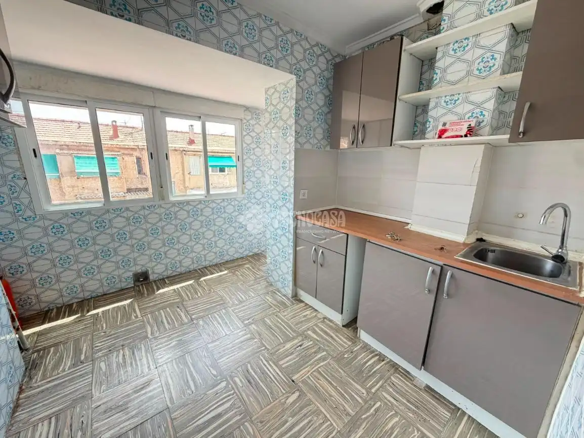Flat with terrace for sale in Florida - Ciudad de Asís