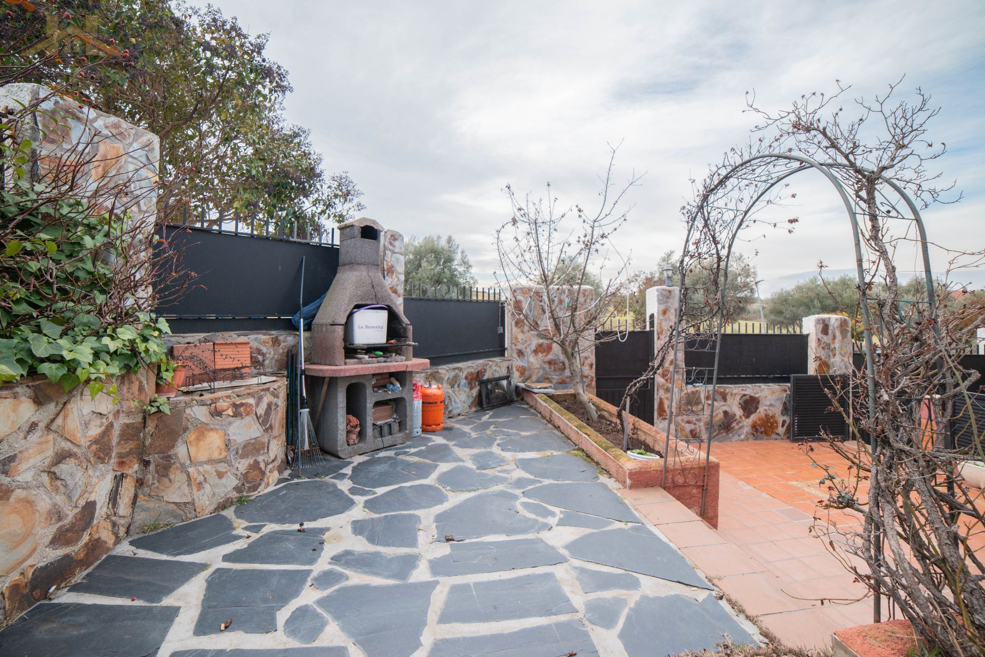 Terrassa de Casa adosada en venda en Batres amb Calefacció, Jardí privat i Traster