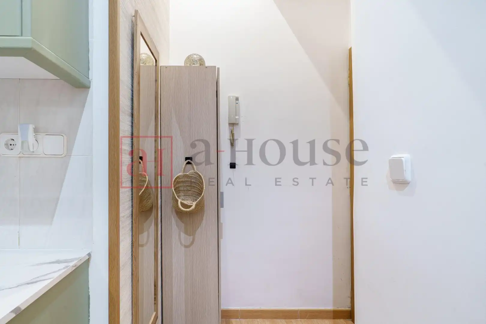 Ground floor for sale in Madrid  with Air Conditioner, Heating and Furnished
