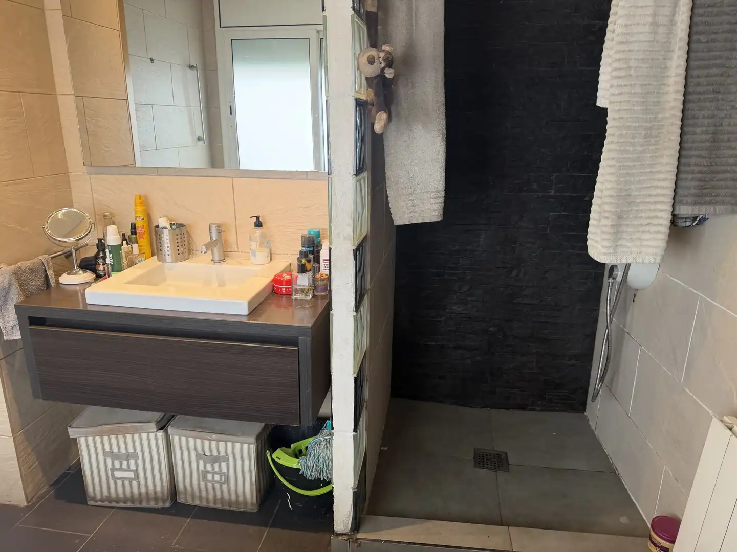 Bathroom of Flat for sale in Manlleu, Barcelona