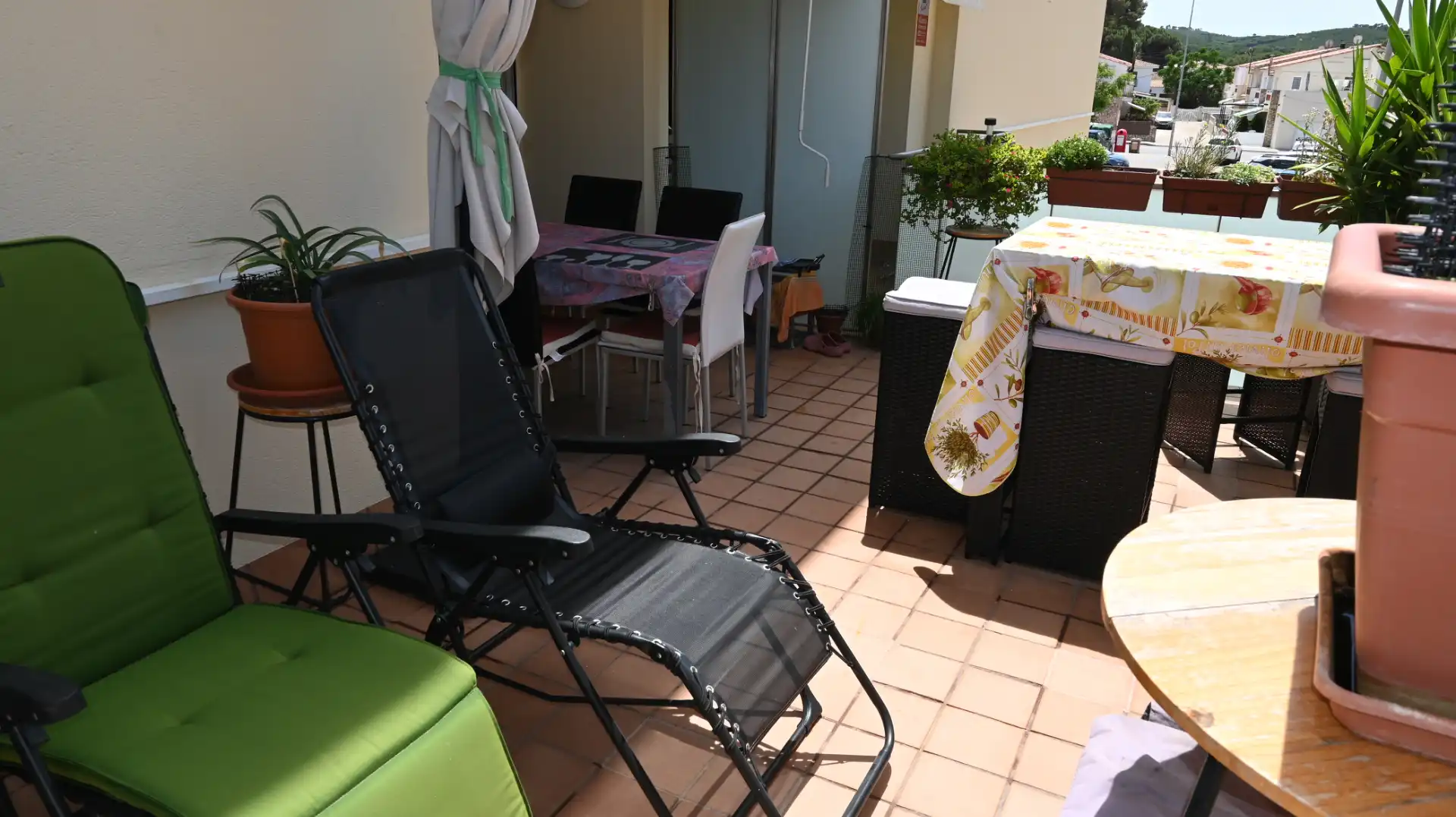 Terrasse von Wohnungen zum Verkauf in L'Escala mit Klimaanlage, Terrasse und Möbliert