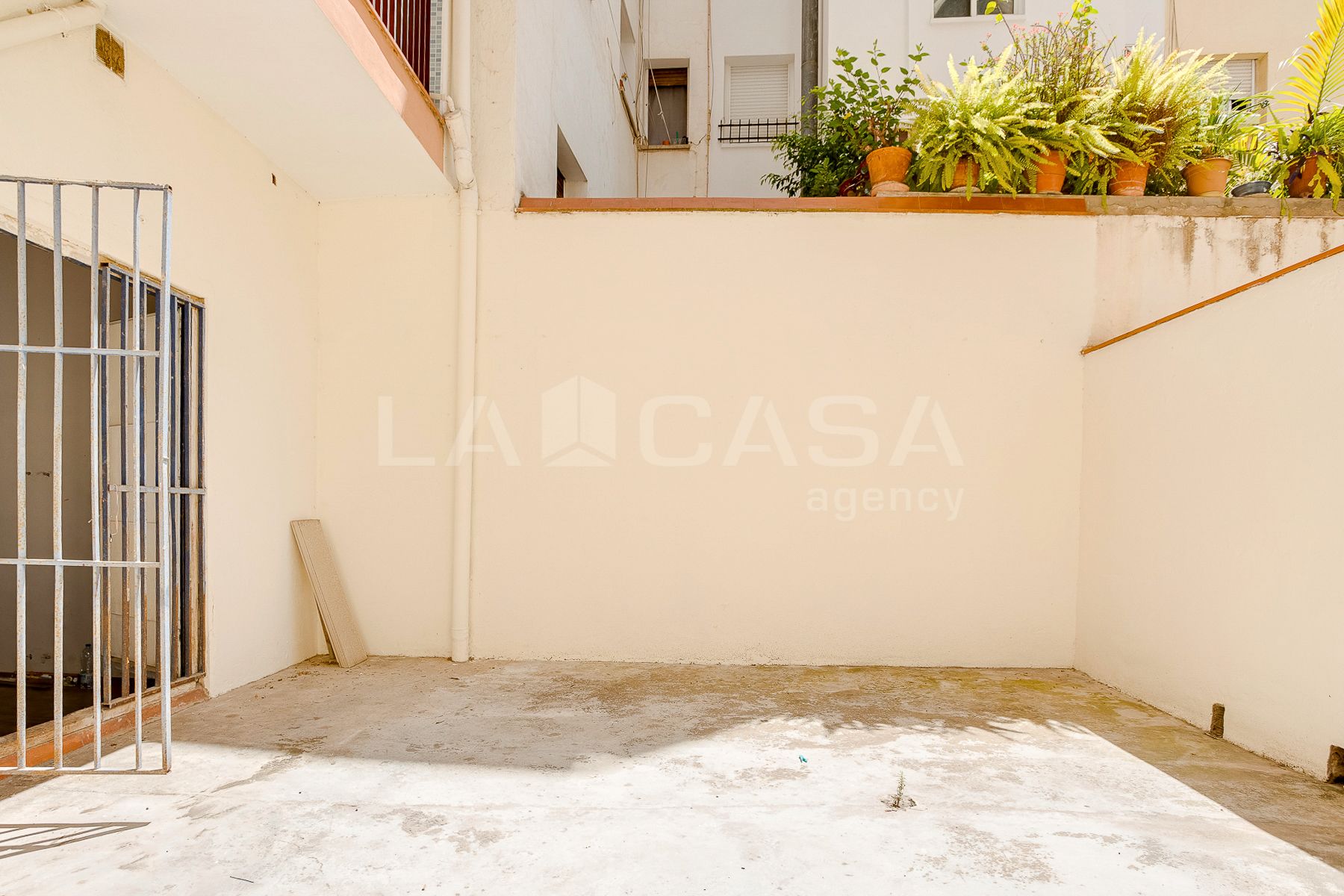 Terrassa de Local en venda en L'Hospitalet de Llobregat