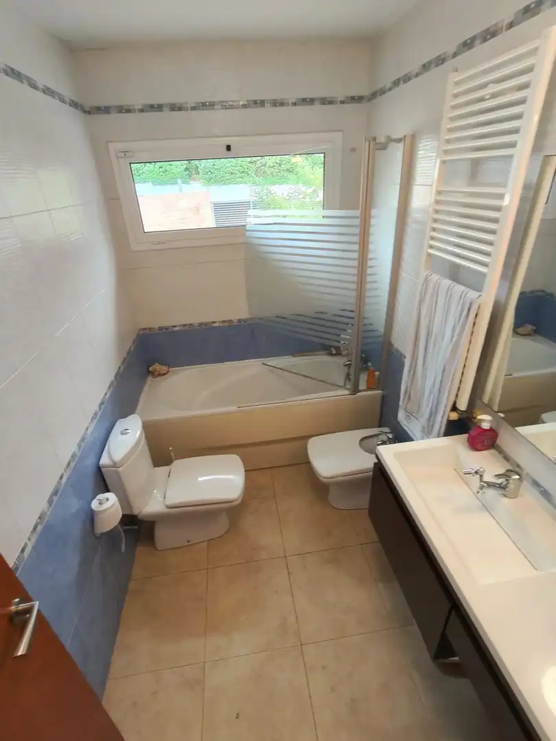 Bany de Casa o xalet en venda en Sabadell amb Aire condicionat, Calefacció i Jardí privat