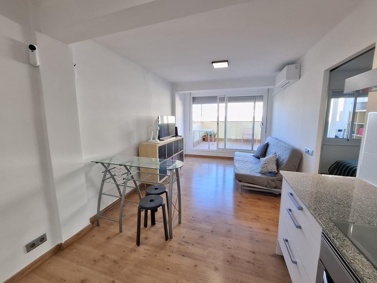Living room of Flat to rent in L'Hospitalet de Llobregat  with Air Conditioner, Parquet flooring and Terrace