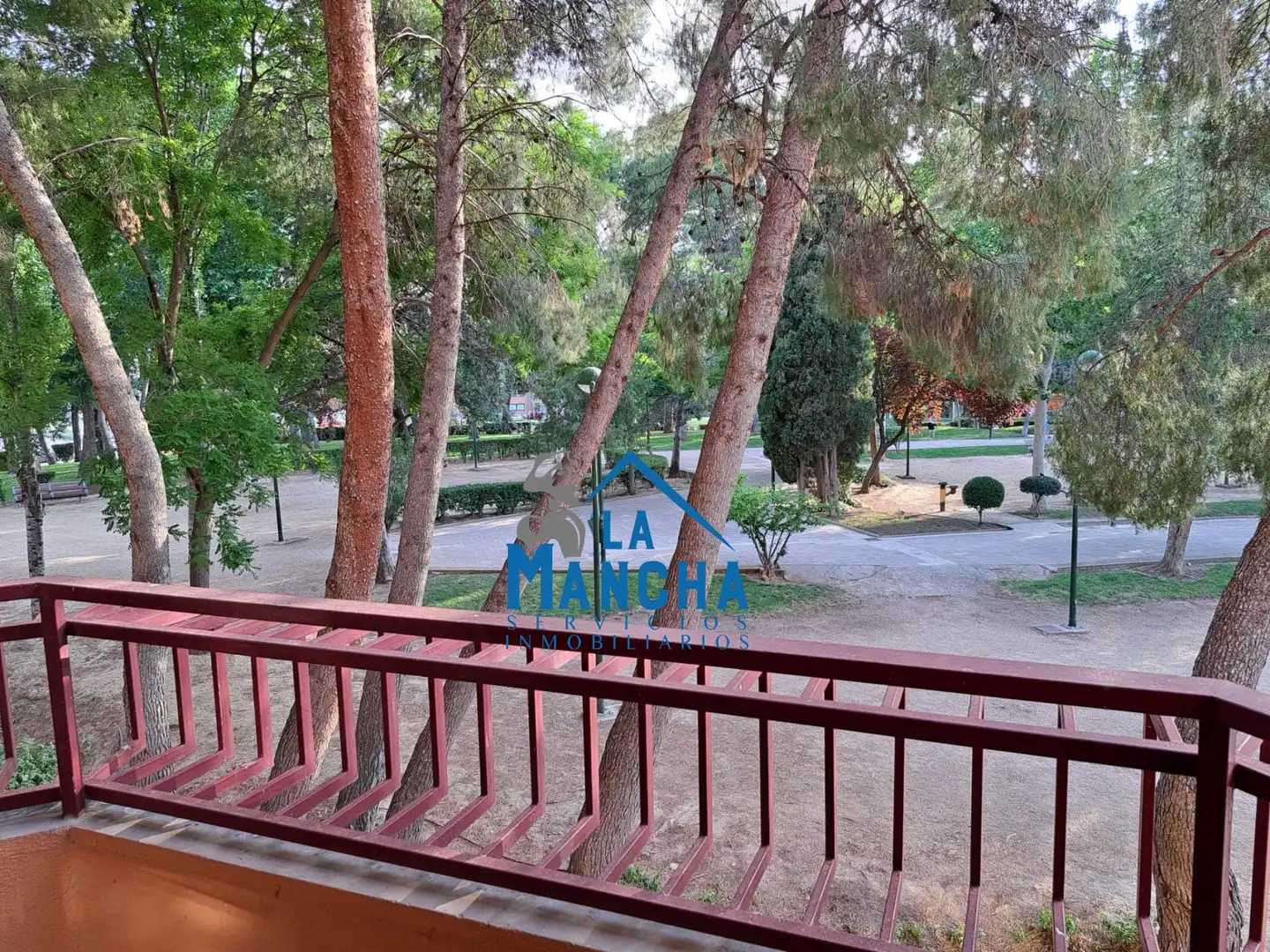 Vista exterior de Pis en venda en Albacete amb Balcó