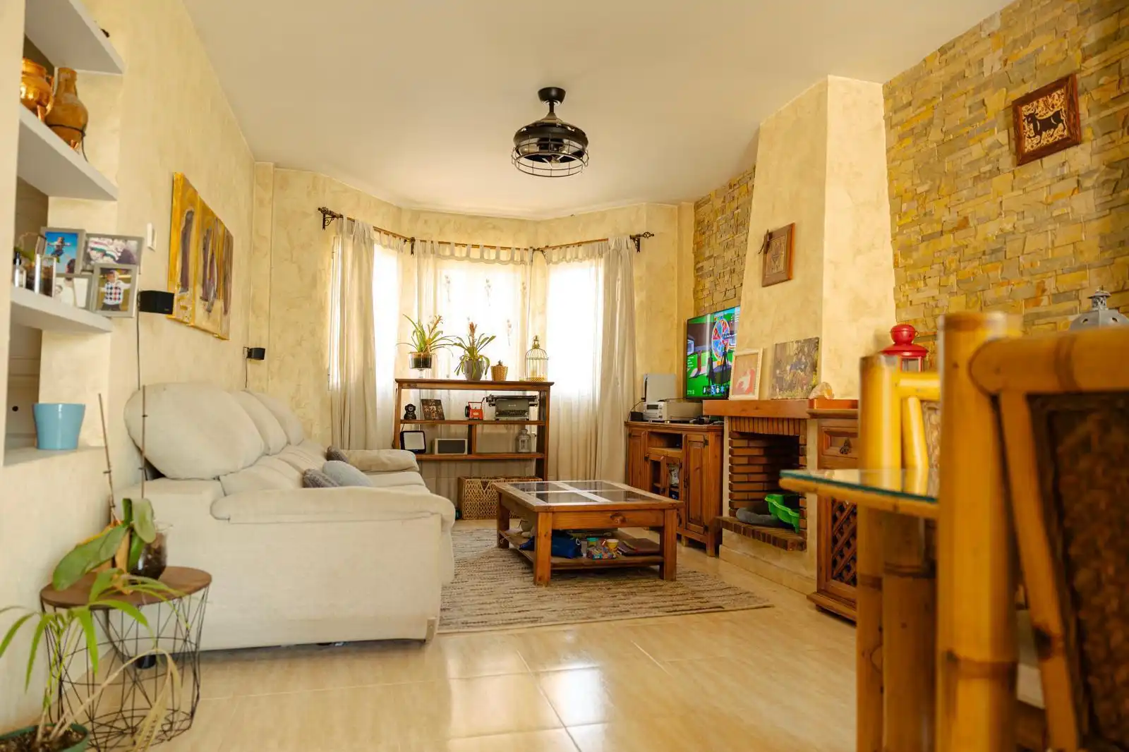 Sala de estar de Casa o chalet en venta en La Pobla de Vallbona con Aire acondicionado, Calefacción y Terraza