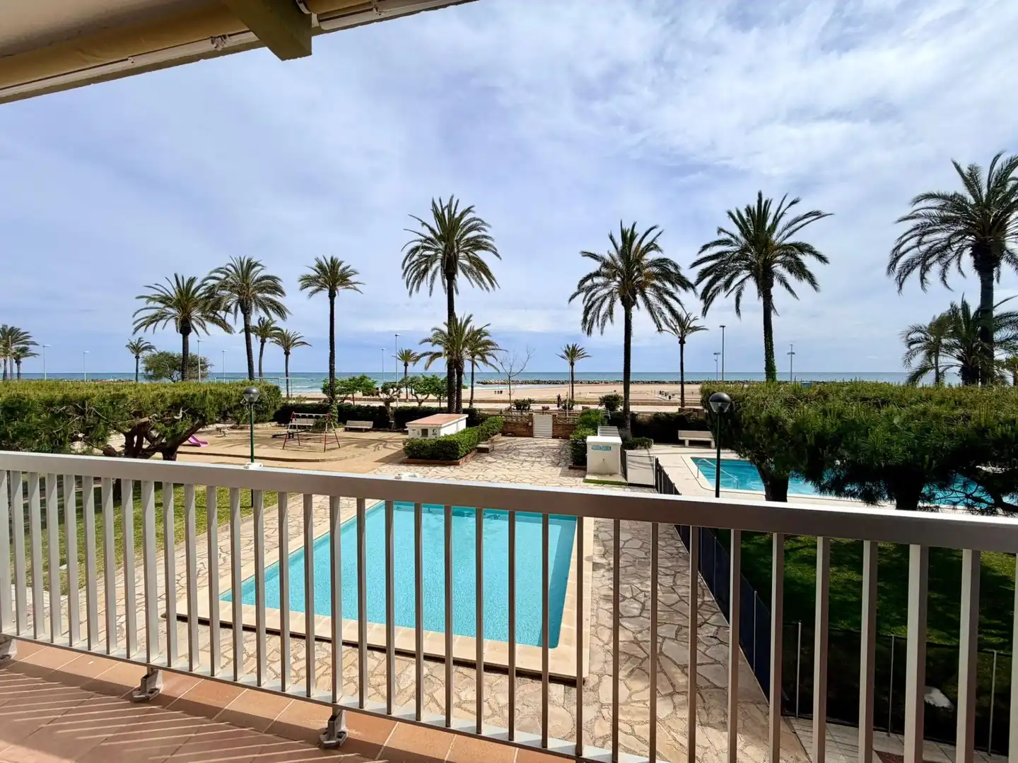 Piscina de Piso en venta en Cunit con Terraza, Amueblado y Piscina comunitaria