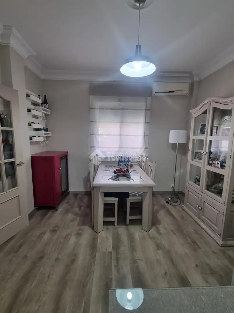 Casa aparellada en venda a Morón de la Frontera, imagen 7