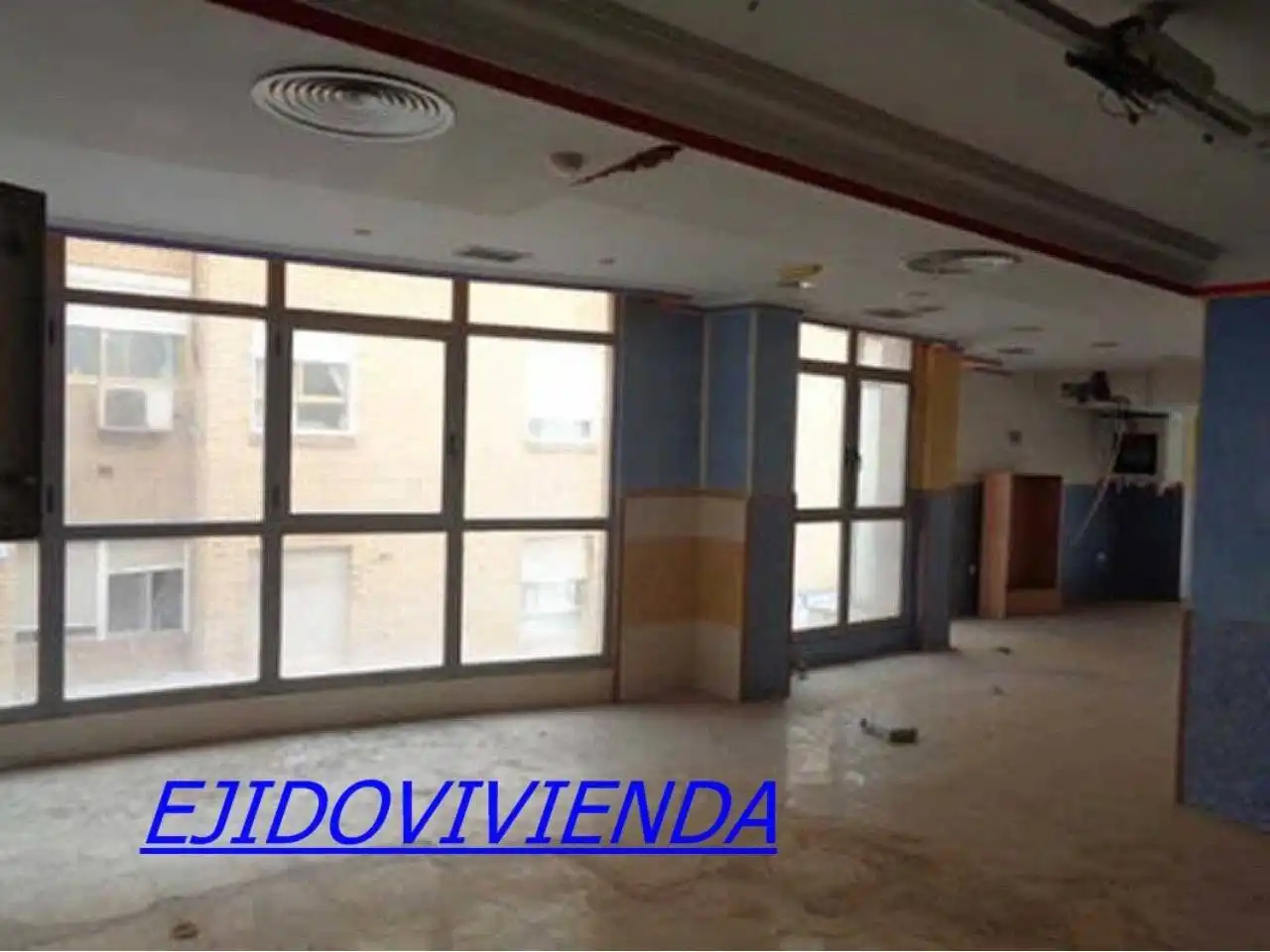 Local comercial en venda a El Ejido Ciudad