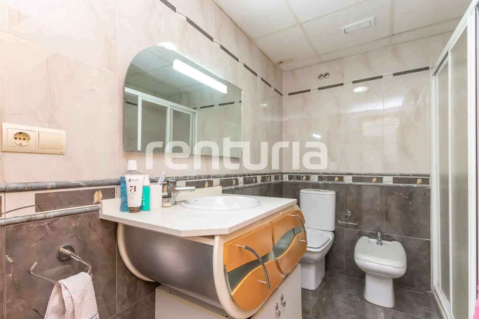 Bathroom of Flat for sale in Valencia  with Air Conditioner, Heating and Terrace