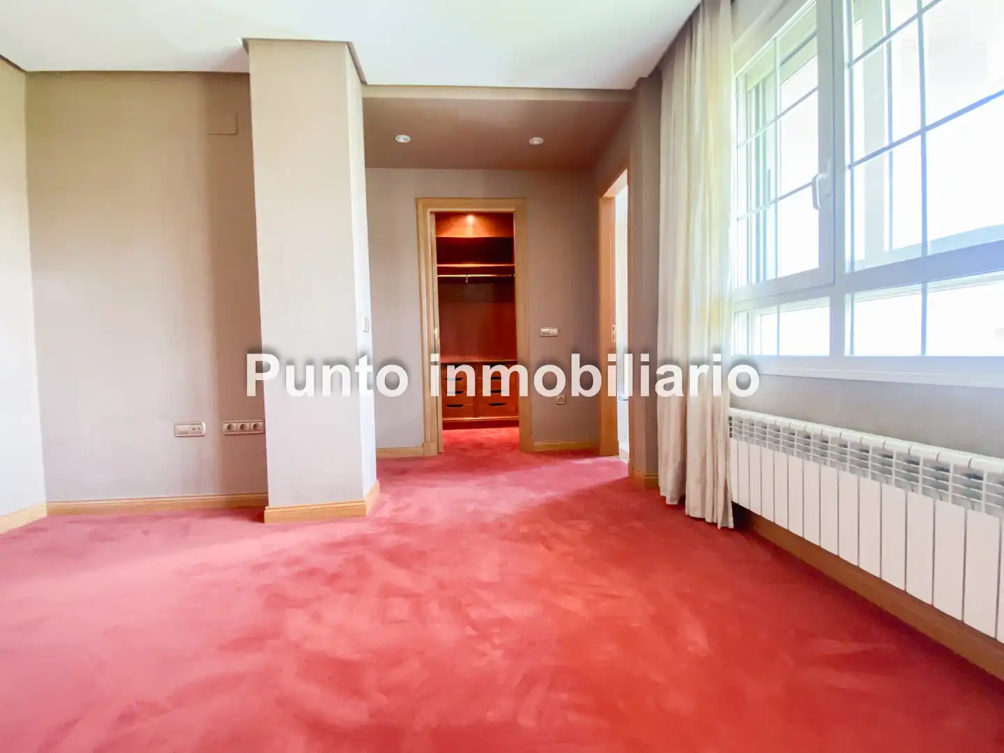 Habitación de Casa adosada de alquiler en Valladolid con Aire acondicionado, Calefacción y Jardín privado