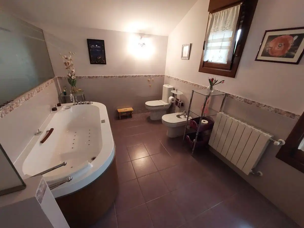 Casa con piscina en venta en Condado de Treviño, imagen 40