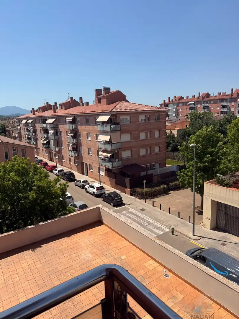 Außenansicht von Wohnung zum Verkauf in Salt mit Klimaanlage und Heizung