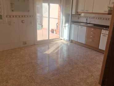 Adosado con balcón en venta en Carrer de Mossèn Lluís Daví 60