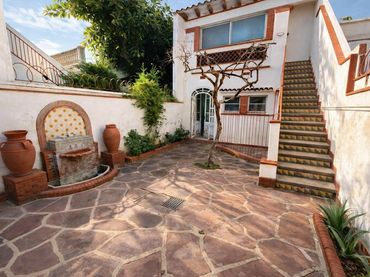 Casa con giardino in vendita a Carrer De Lepant