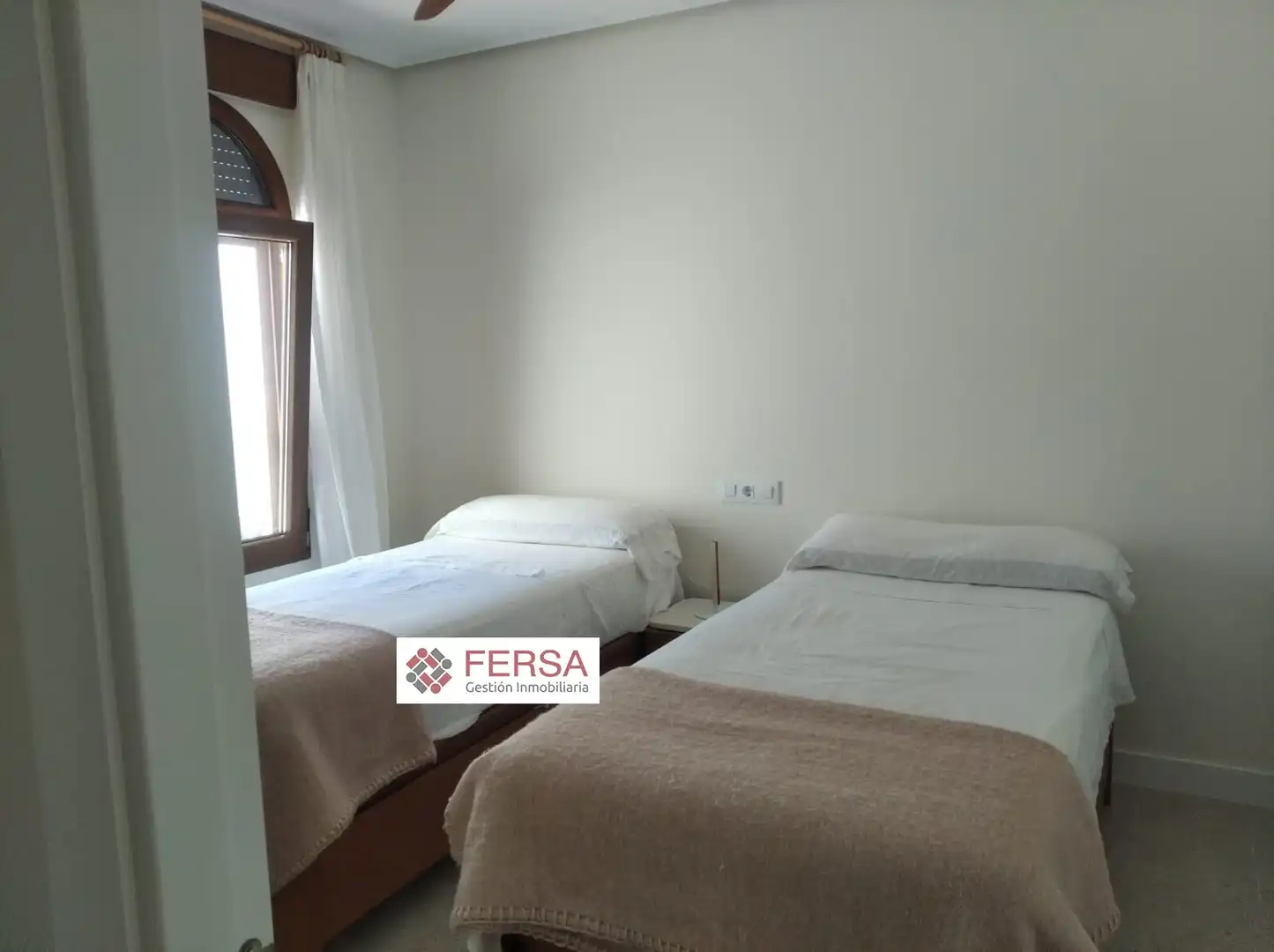 Habitación de Casa adosada de alquiler en El Puerto de Santa María con Aire acondicionado, Calefacción y Jardín privado