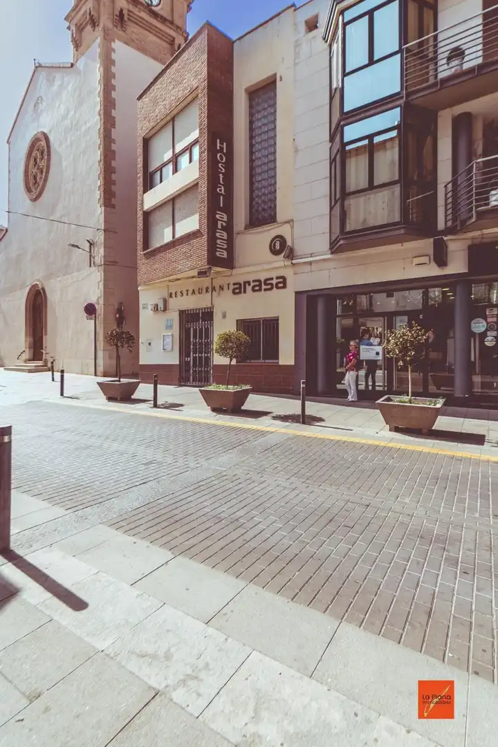 Vista exterior de Edificio en venta en Santa Bàrbara