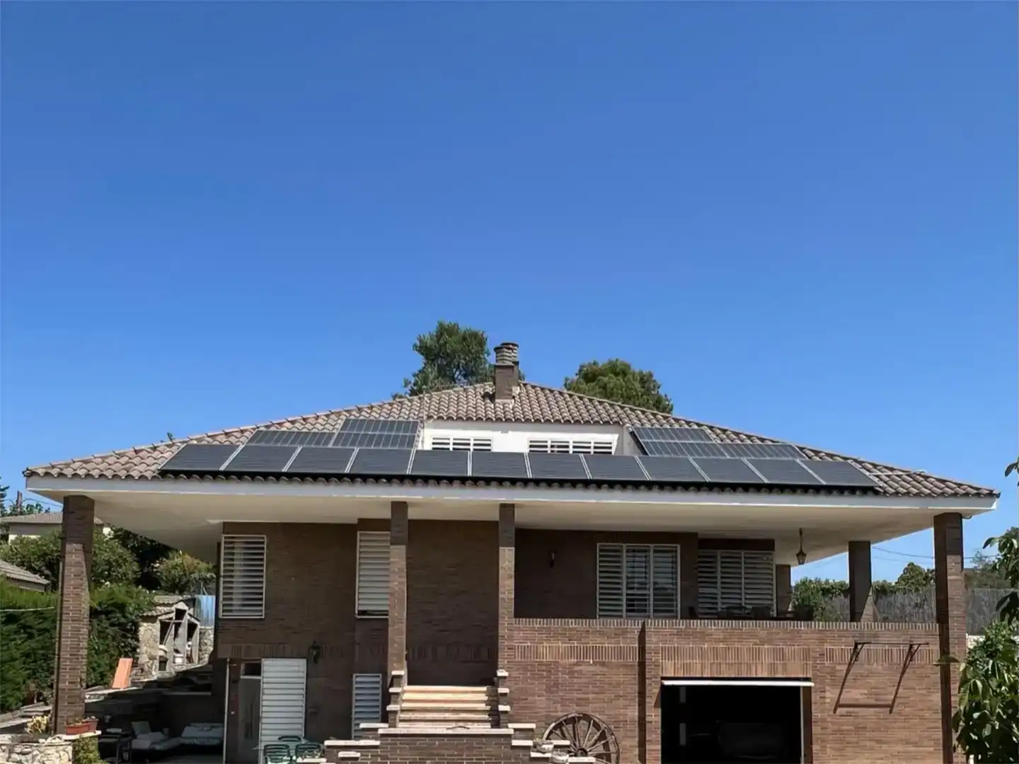 Vista exterior de Casa o xalet en venda en Pallejà amb Piscina i Balcó
