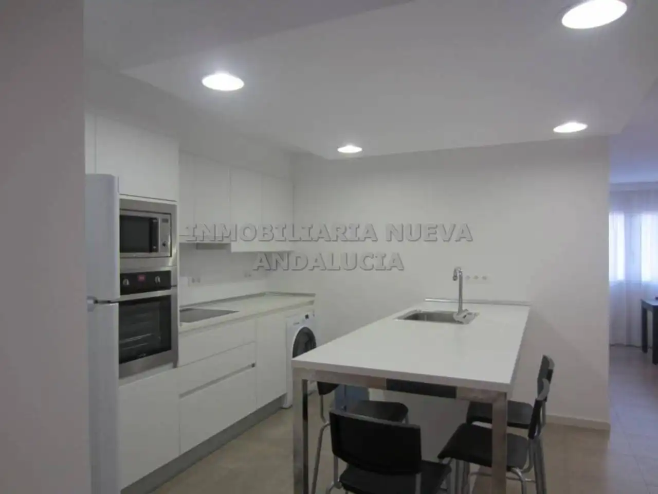 Cuina de Pis de lloguer en Almería amb Aire condicionat, Calefacció i Moblat