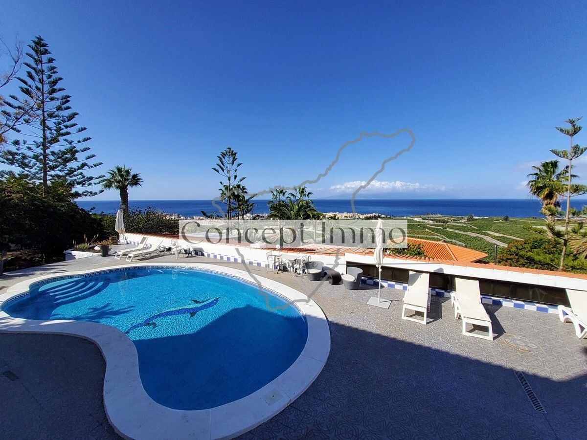 Swimming pool of Building for sale in Guía de Isora