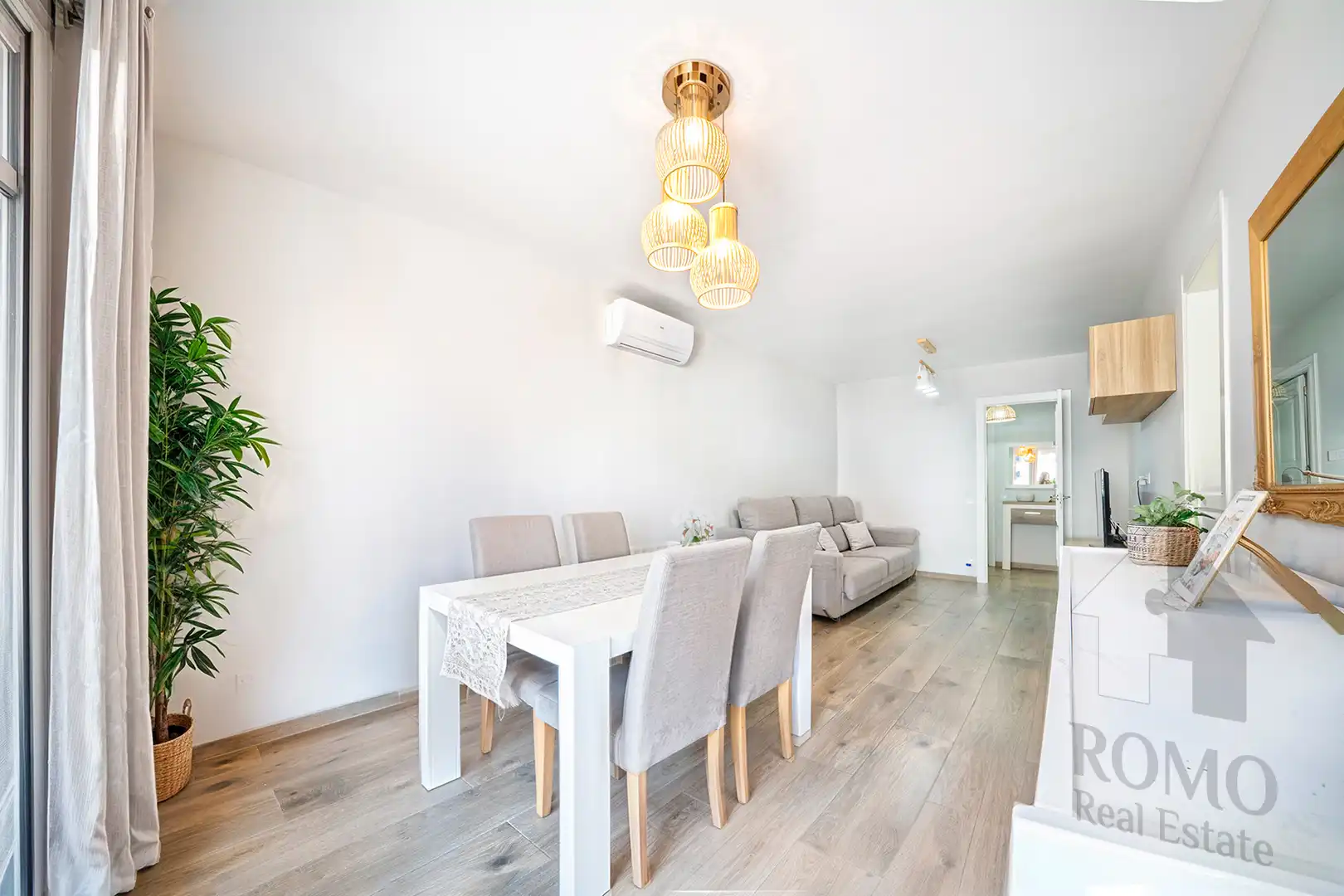Comedor de Piso en venta en Santa Perpètua de Mogoda con Calefacción y Balcón