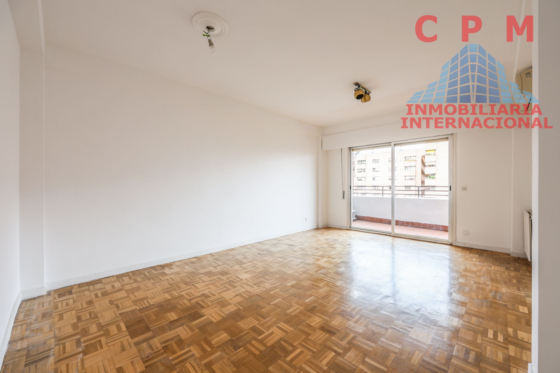 Living room of Flat to rent in  Madrid Capital  with Air Conditioner, Heating and Parquet flooring