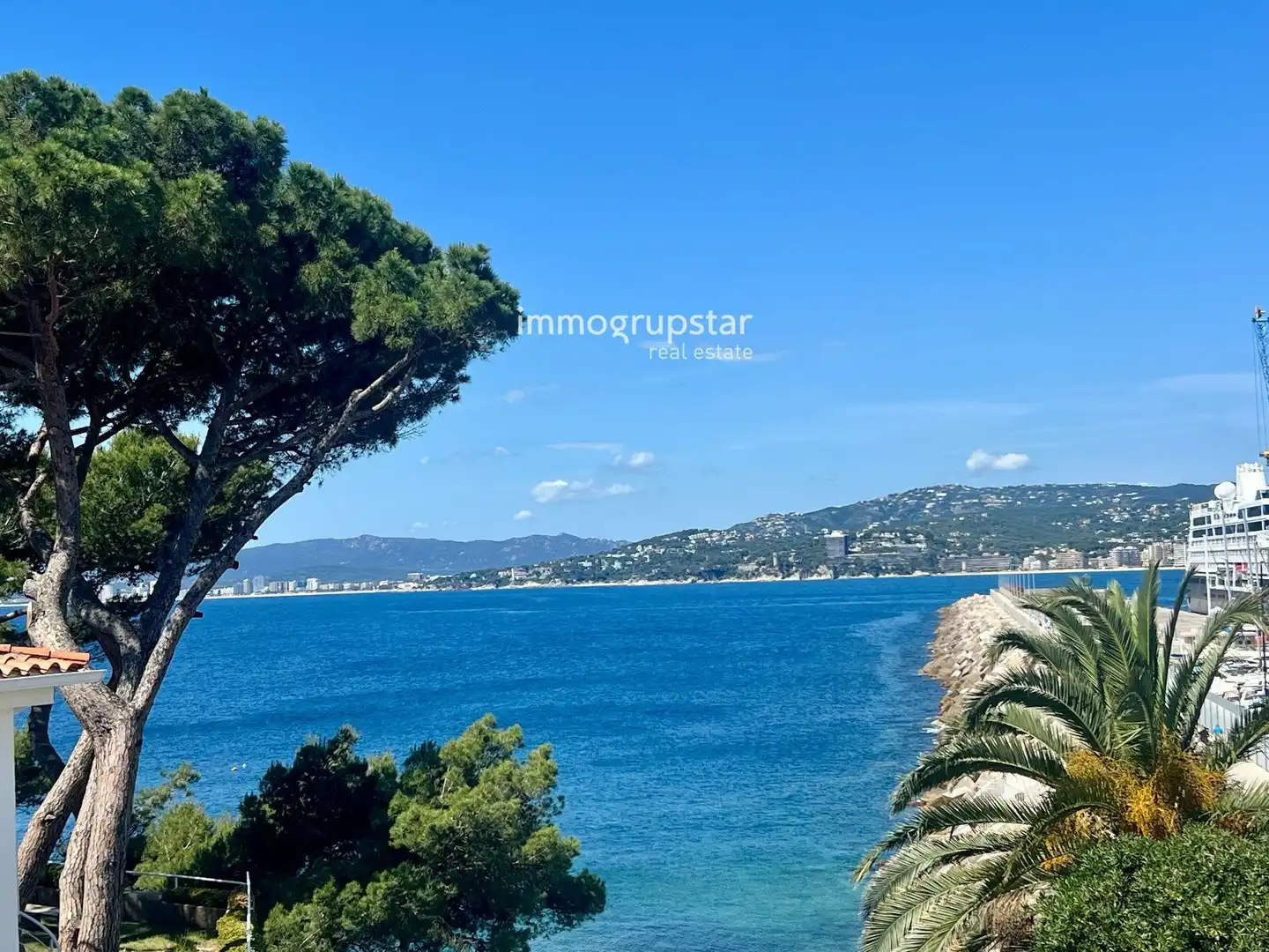 Vista exterior de Piso en venta en Palamós con Calefacción, Terraza y Amueblado