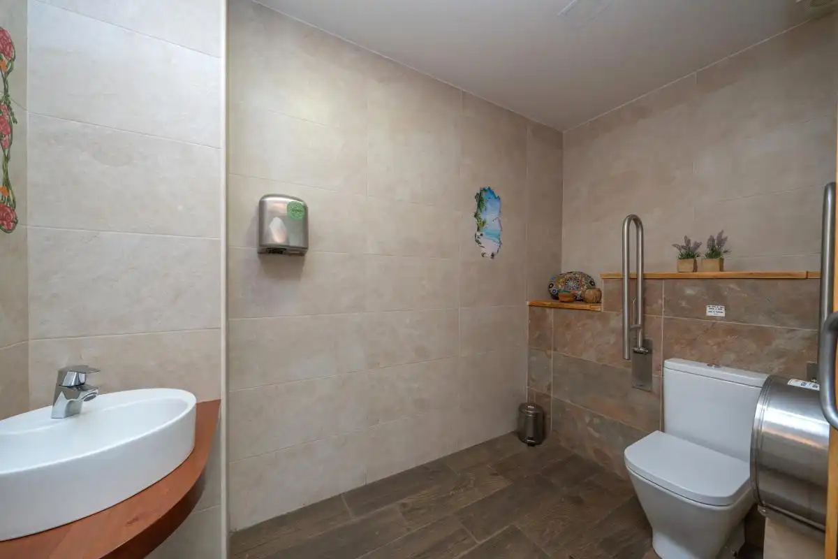 Badezimmer von Geschaftsraum zum Verkauf in Dénia mit Heizung
