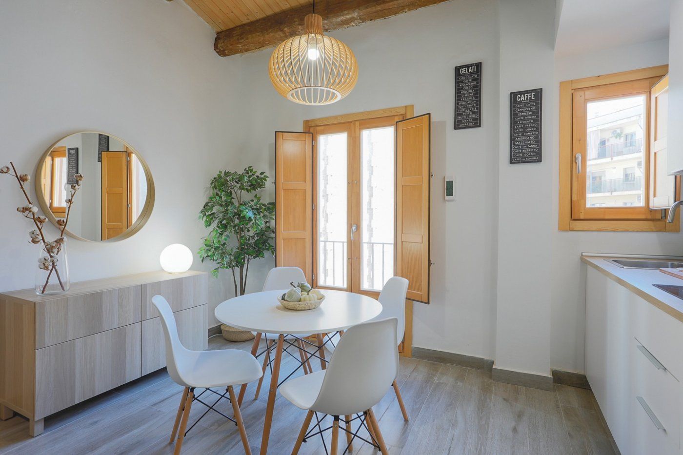 Dining room of Duplex to rent in  Barcelona Capital  with Air Conditioner, Heating and Alarm