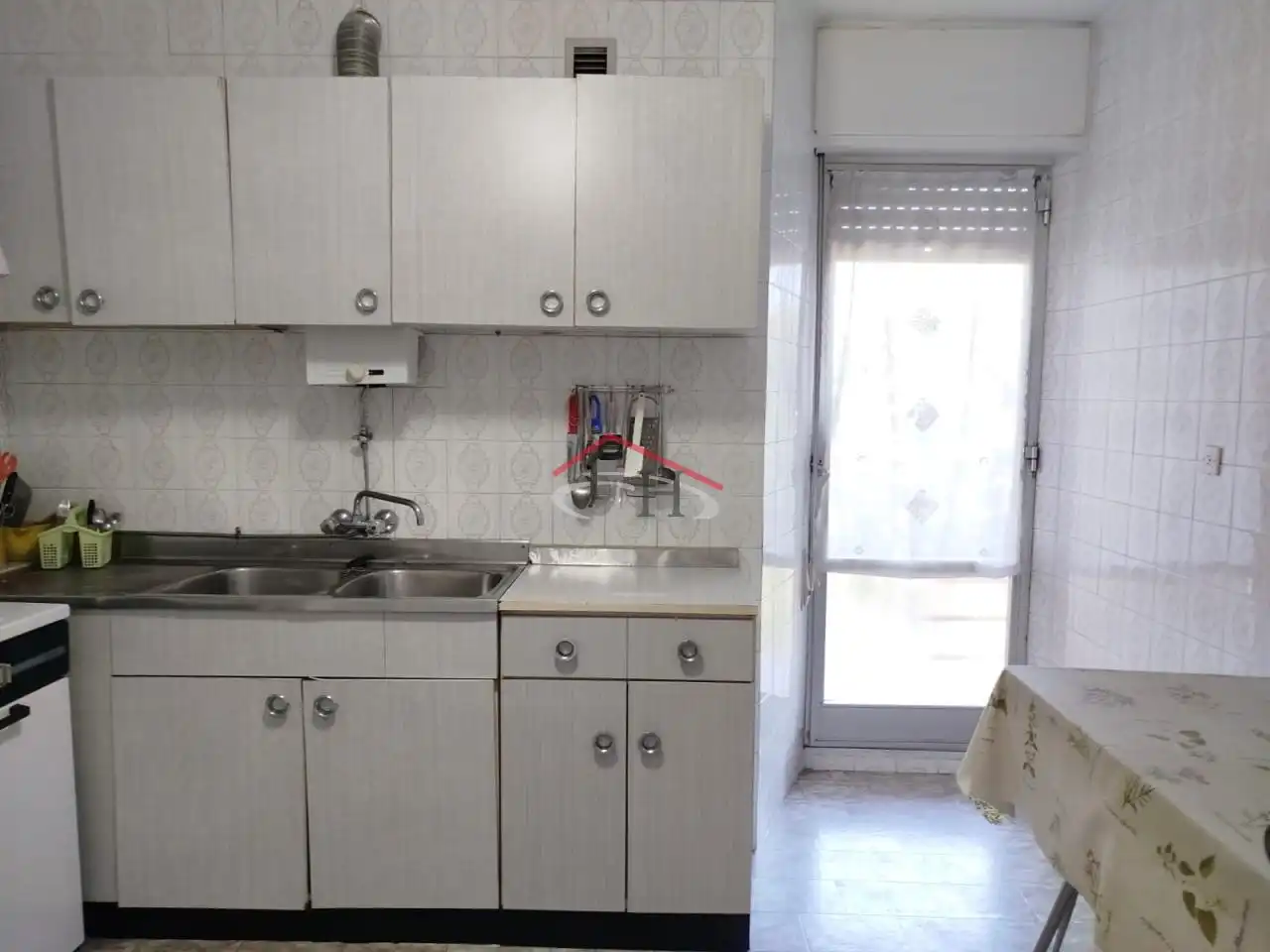 Cuina de Pis en venda en León Capital  amb Calefacció, Terrassa i Moblat