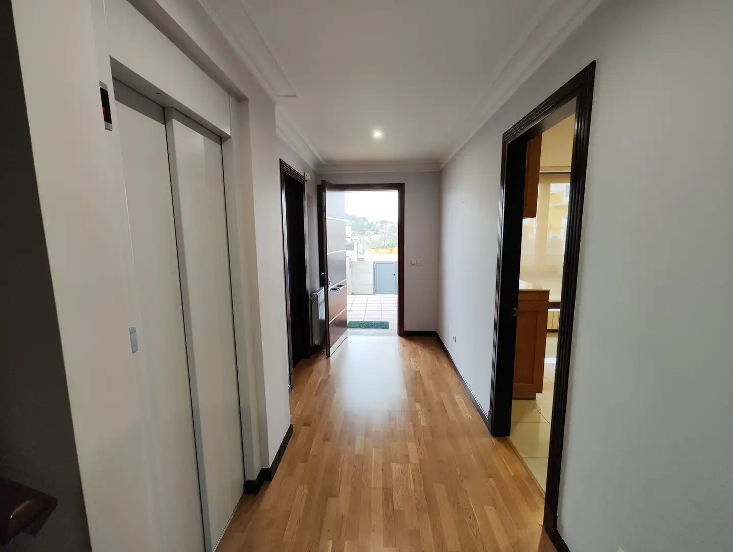 Casa adosada en venta en Vigo  con Jardín privado, Parquet y Terraza