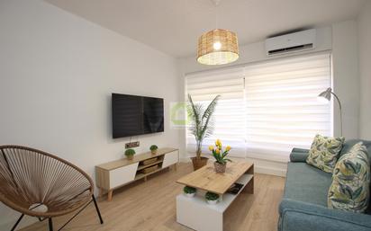 Living room of Flat for sale in  Granada Capital