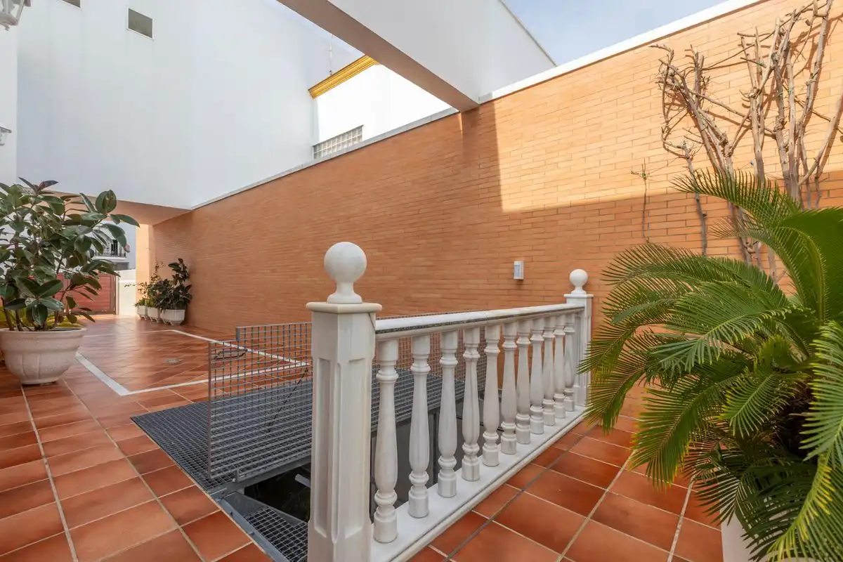 Terrassa de Casa adosada en venda en Santiponce amb Aire condicionat, Calefacció i Jardí privat