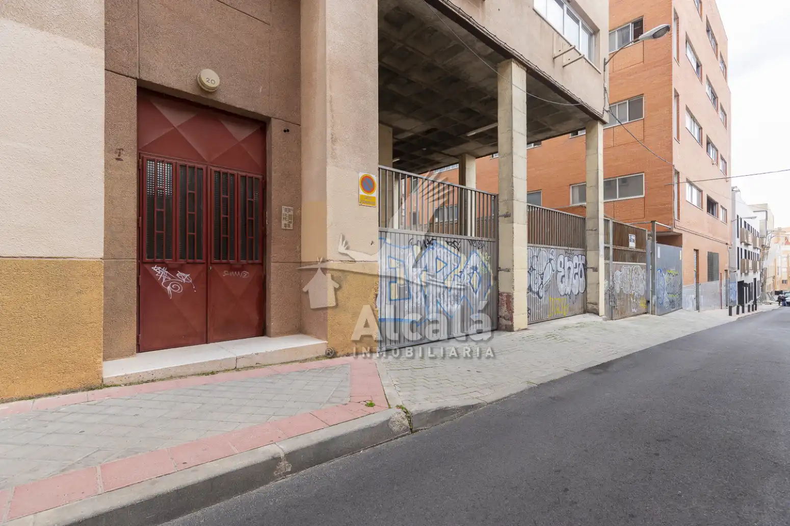 Vista exterior de Garatge en venda en Madrid