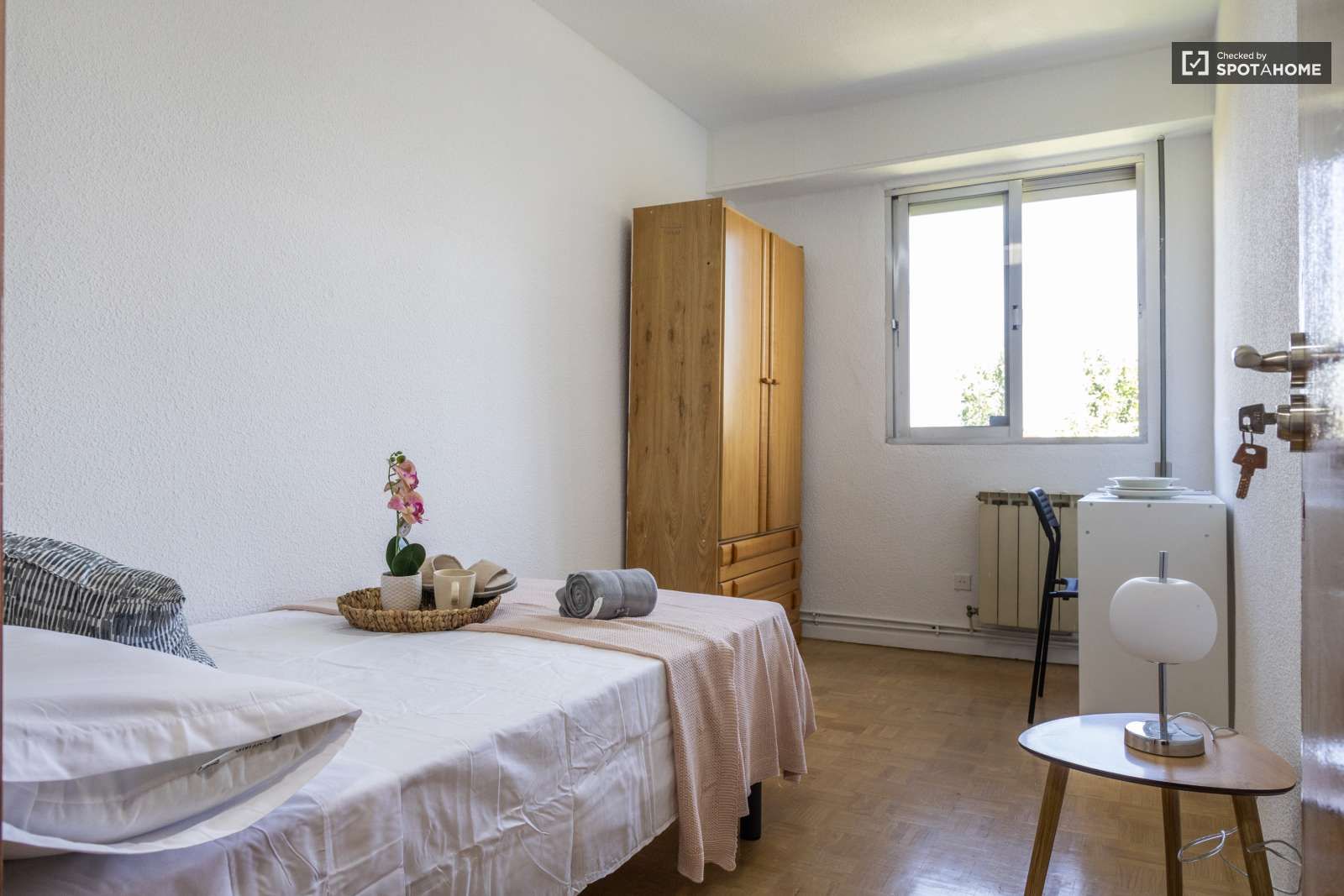 Bedroom of Flat to share in  Madrid Capital  with Air Conditioner and Terrace