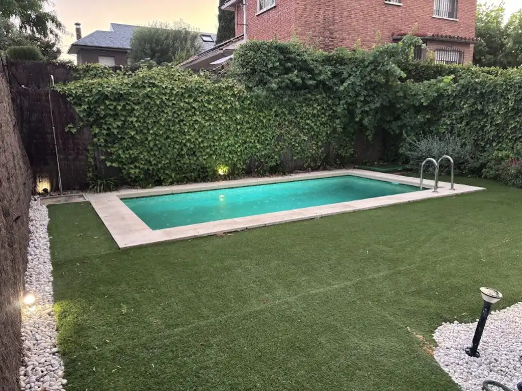 Swimming pool of Houses for sale in Pozuelo de Alarcón