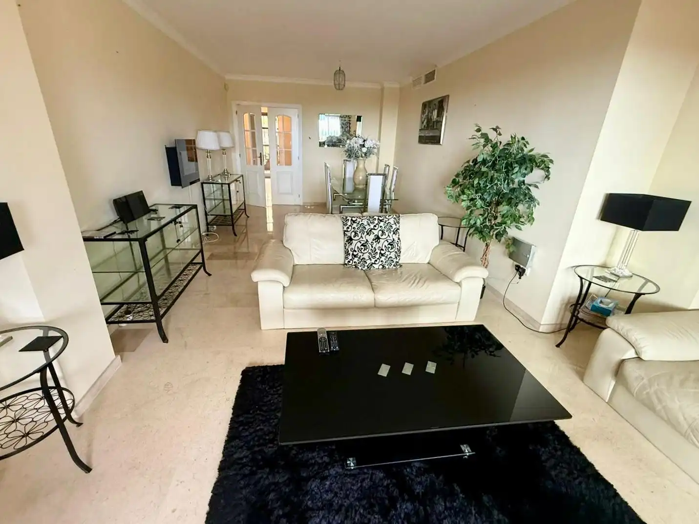 Wohnzimmer von Wohnungen zum Verkauf in Marbella mit Klimaanlage, Terrasse und Schwimmbad