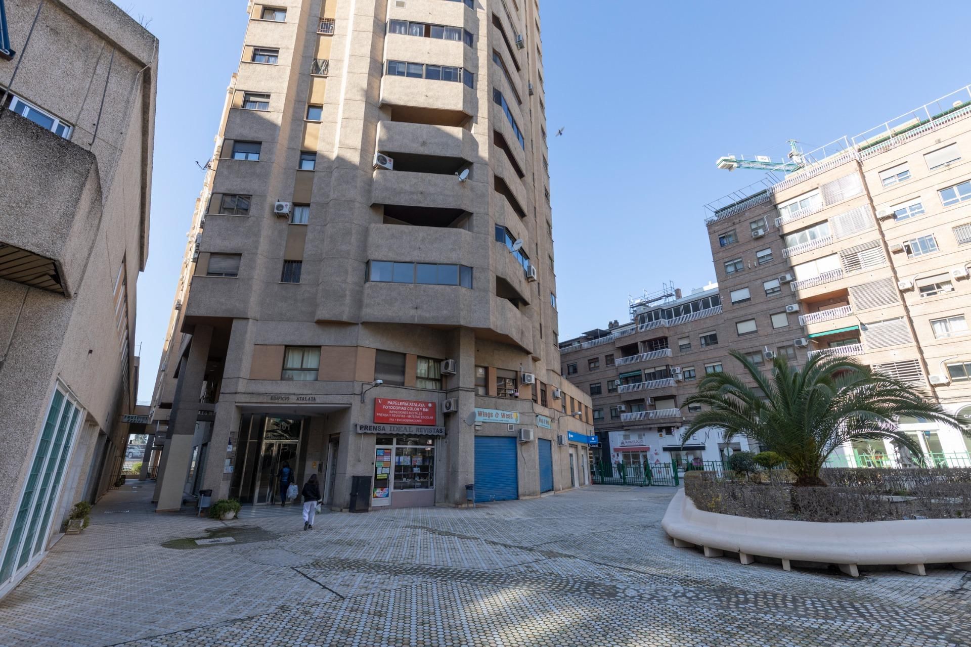 Exterior view of Flat for sale in  Granada Capital