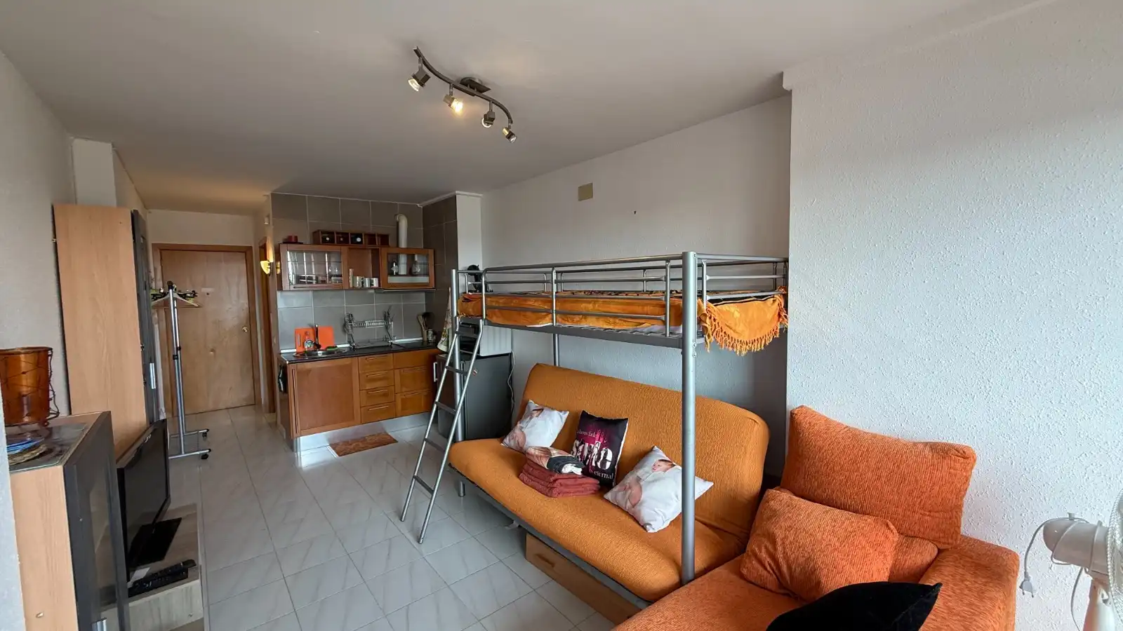 Estudio con ascensor en venta en Carrer Muga-Delta 17D, imagen 2