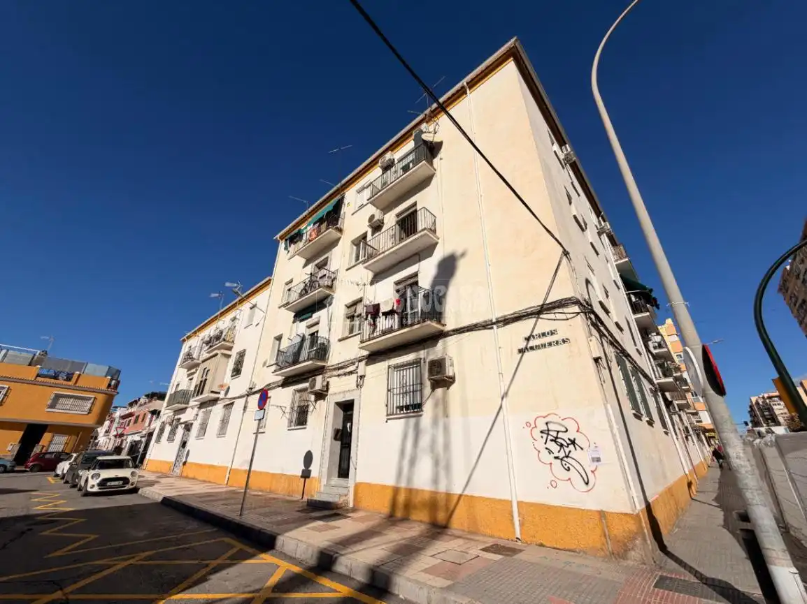 Vista exterior de Piso en venta en Málaga con Balcón