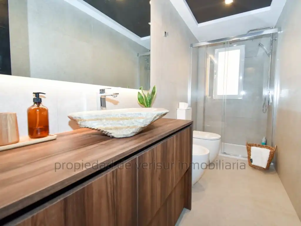 Bathroom of Flat for rent in Águilas  with Air Conditioner and Washing machine