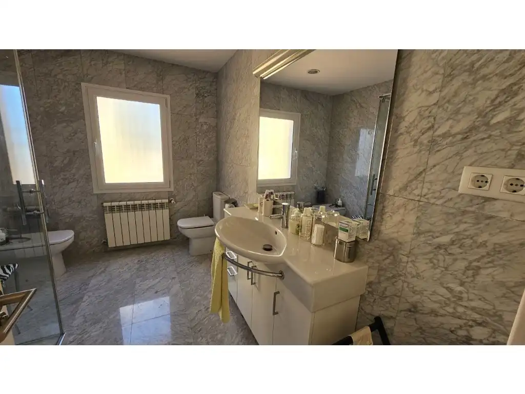 Bathroom of Houses for sale in San Lorenzo de El Escorial
