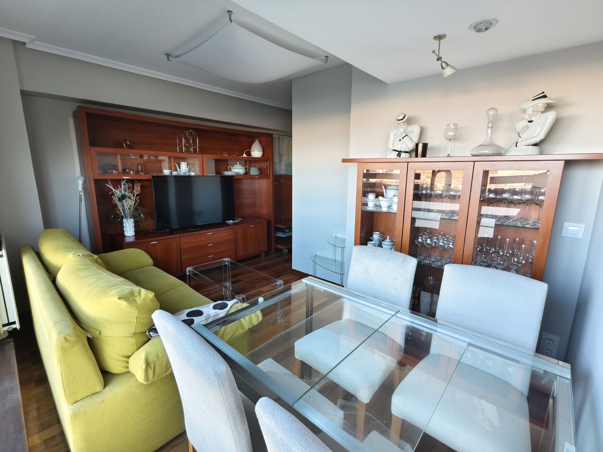 Living room of Flat to share in A Coruña Capital   with Heating, Parquet flooring and Terrace