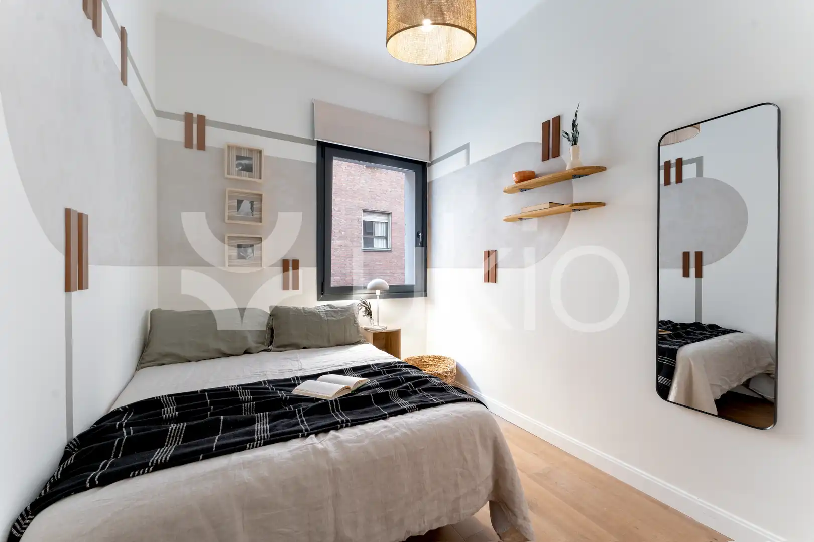 Dormitori de Apartament de lloguer en Madrid amb Aire condicionat, Calefacció i Moblat
