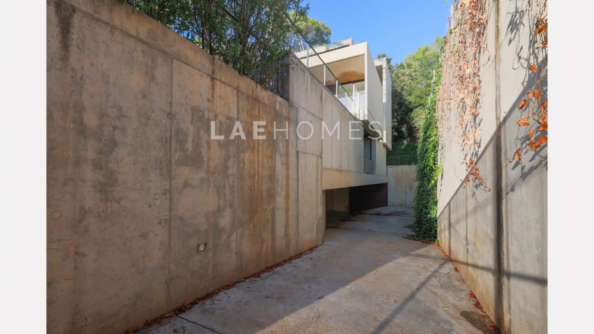 Vista exterior de Casa o chalet en venta en Sant Cugat del Vallès con Aire acondicionado, Calefacción y Jardín privado